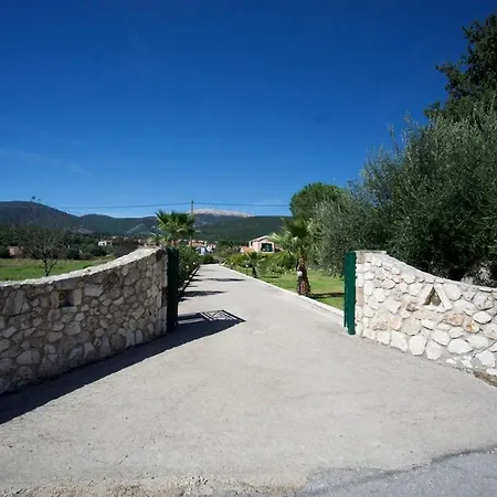 Nefeli Vila